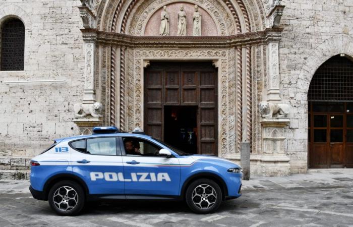 Perugia, versuchter Ladenraub, aber der Besitzer sperrte ihn ein: 54-Jähriger verhaftet