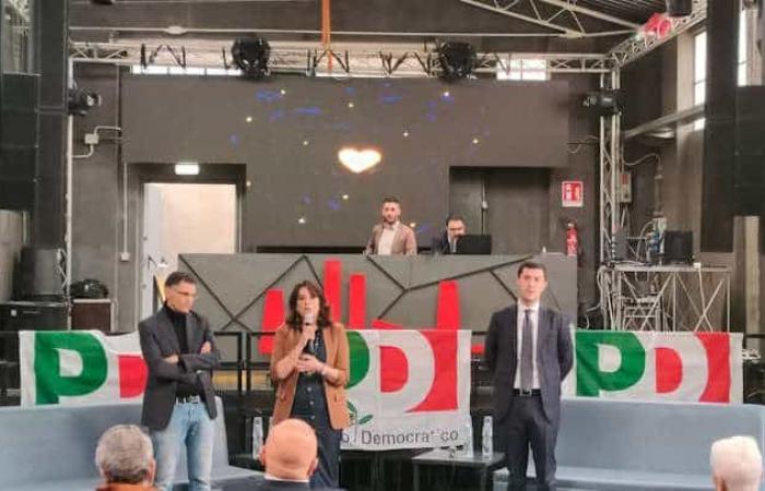 Messina, Wahlveranstaltung: Maria Flavia Timbro (PD) leitet die Debatte über Europa und politisches Engagement