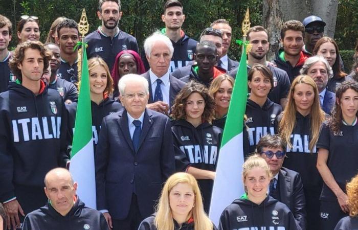 Präsident Mattarella überreicht den Athleten, die zu den Pariser Spielen aufbrechen, die Flagge: Auch die Fvg-Gruppe ist dabei