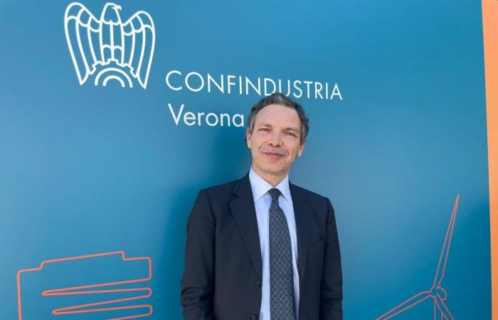 Versammlung der Confindustria Verona 2024, die Analyse eines „Ärasprungs“ mit dem Direktor von Censis