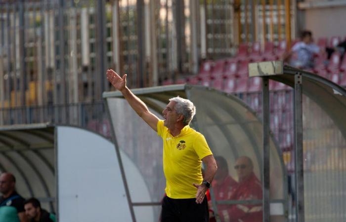 Fußball, es ist der Abschied zwischen Massimo Gadda und Ravenna. Zero hofft auf den Hoffnungslauf in der Serie C