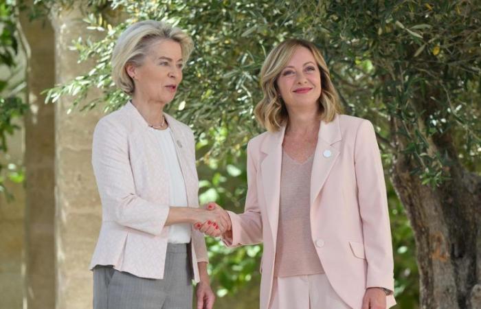 Brescia, der rosa Anzug, den Giorgia Meloni beim G7-Gipfel in Apulien trägt, ist in San Zeno Naviglio geboren