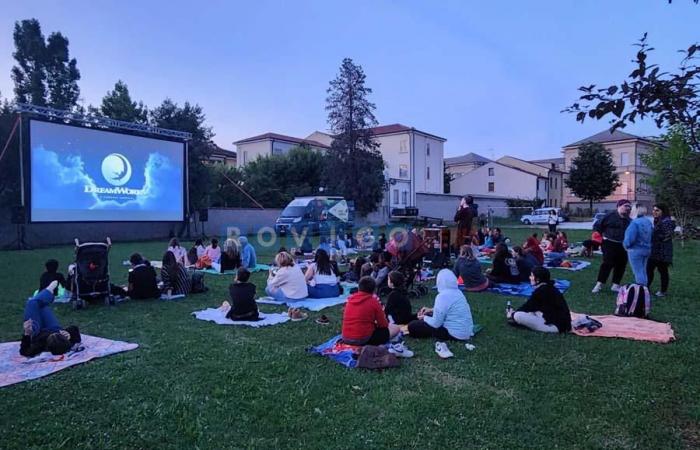 Das Kino unter den Sternen ist zurück in Rovigo und es ist eine tolle Party für alle