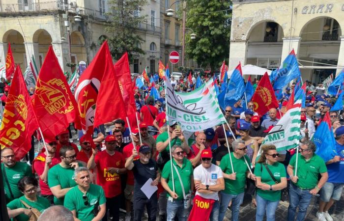 Uliano in Caserta, über 10.000 Arbeiter, die an den Krisen in Kampanien beteiligt sind, wir lassen die Menschen nicht in Ruhe, wo ist die Politik? – Italienischer Metallarbeiterverband