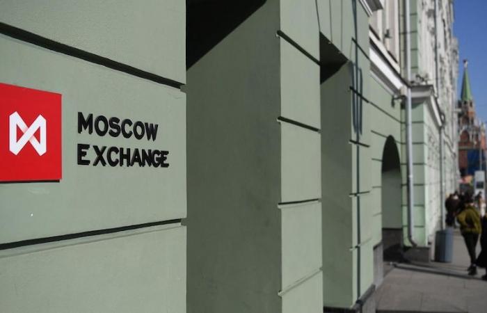 Die Moskauer Börse blockiert den Handel in Dollar und Euro. Reaktion auf westliche Sanktionen