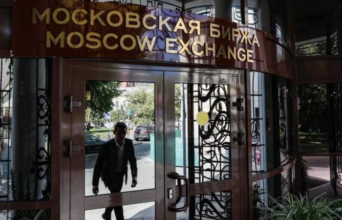 Die Moskauer Börse blockiert den Handel mit Dollar und Euro: Reaktion gegen Sanktionen