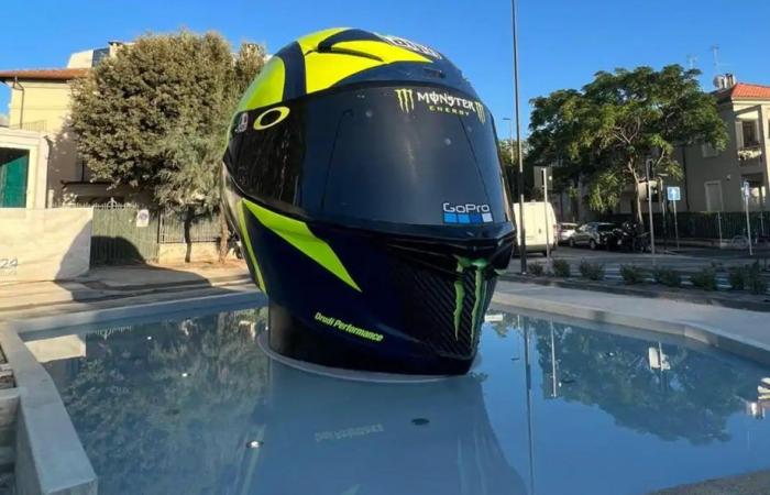 Pesaro, eine Petition, um Valentinos Helm von der Piazzale D’Annunzio zu entfernen – Nachrichten Pesaro – CentroPagina