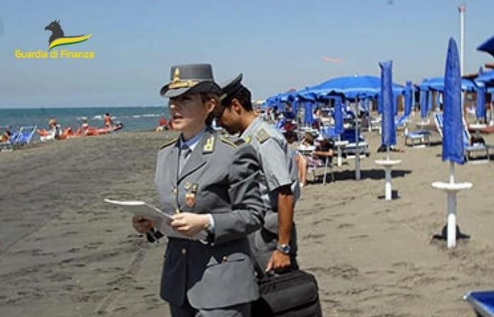 Nicht deklarierte Sonnenschirme und fehlende Quittungen: Strandbad Livorno hinterzieht 250.000 Euro