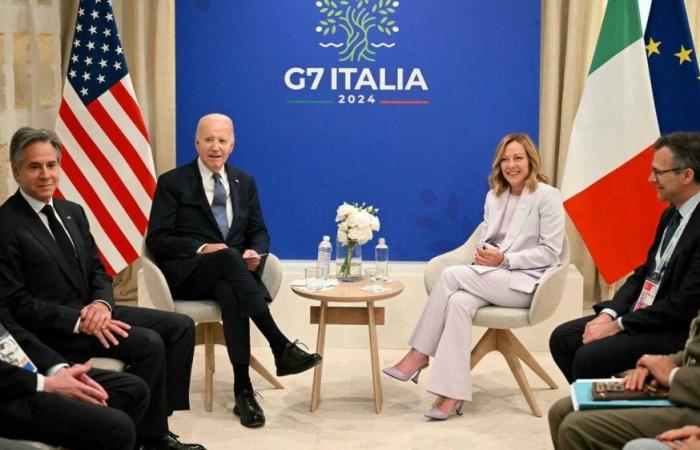 G7 in Borgo Egnazia, Papst Franziskus landete mit dem Hubschrauber. Meloni, 40 Minuten bilaterale Diskussion mit Biden