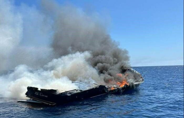 Boot fängt Feuer und sinkt auf der Insel Elba, Besatzung wird von der Küstenwache gerettet