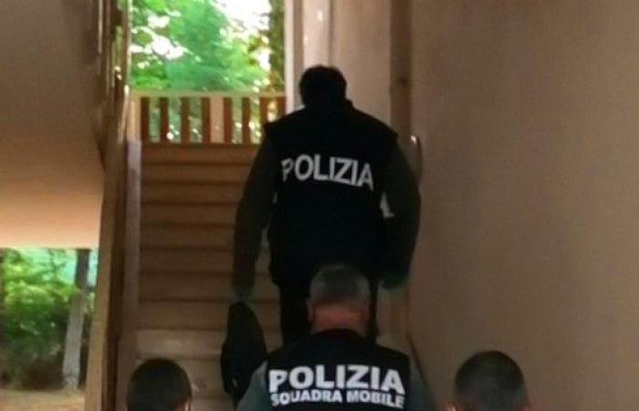 Ausführung der vorsorglichen Anordnung durch das Doric Flying Squad. – Polizeipräsidium Ancona