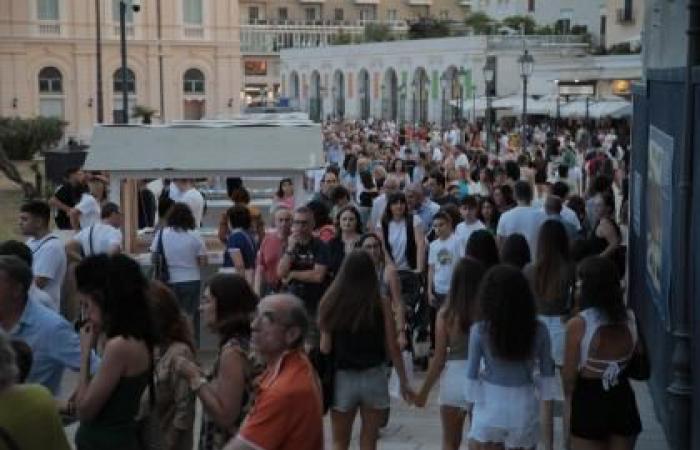 Bari, die längste Open-Air-Buchhandlung Apuliens, kehrt zurück: Lungomare di Libri 2024