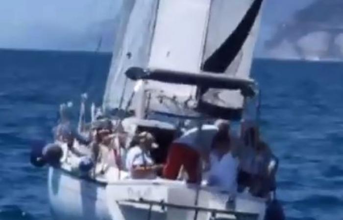 Kampf gegen Leukämie. Das Segelschiff Ail macht in Salerno Halt. – 105TV