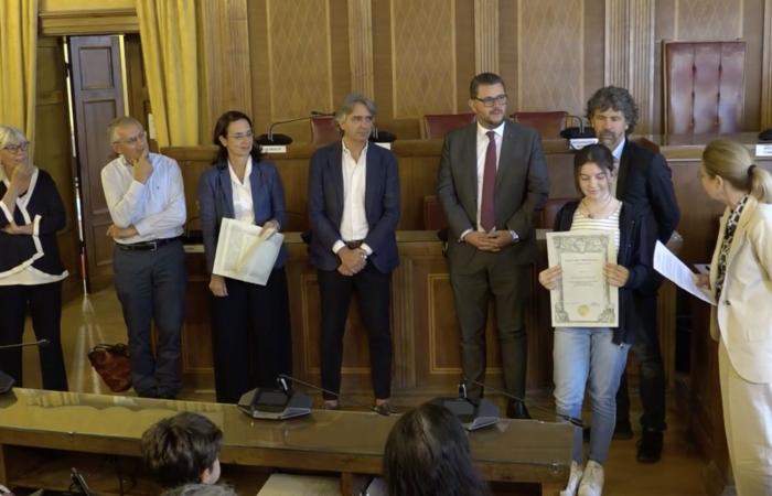 Die Gemeinde Verona tut schon als Teenager Gutes und belohnt drei Mädchen mit Stefano-Bertacco-Stipendien