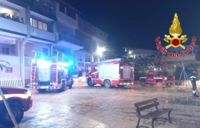 Badestrand in Crotone in der Nacht in Flammen, Ermittlungen laufen