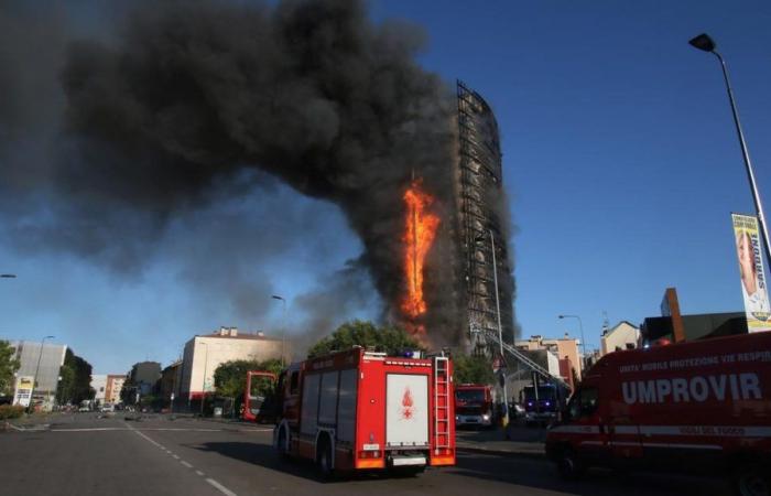 Brand im Torre dei Moro, Staatsanwalt schickt 13 Angeklagte vor Gericht. Erste Anhörung im September