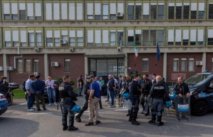 Einer der beiden 16-jährigen Häftlinge, die aus dem Beccaria-Gefängnis in Mailand geflohen sind, wurde aufgespürt: Die Jagd nach dem anderen jungen Mann auf der Flucht ist eröffnet