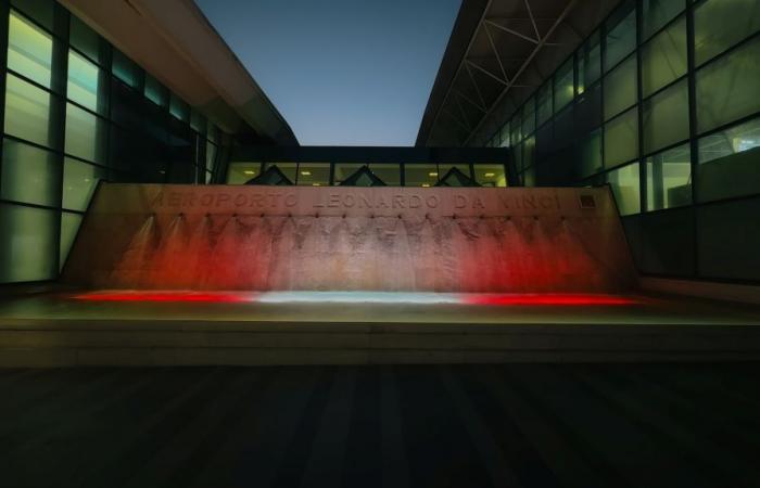 ADR beleuchtet den Fiumicino-Brunnen zum 160-jährigen Bestehen des Italienischen Roten Kreuzes