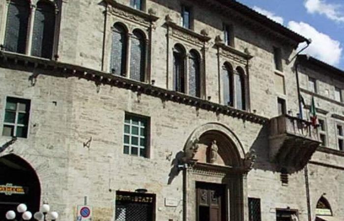 Perugia, Vergewaltigung im Schwimmbad nach der Party: 25-Jähriger sofort vor Gericht gestellt