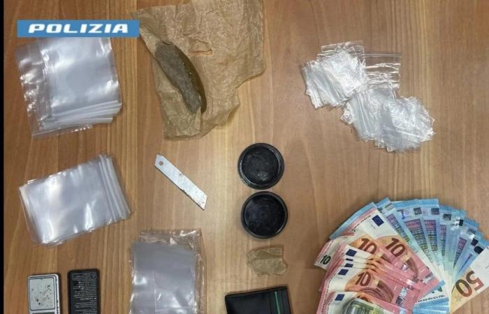 Neapel, rund um Vomero, der mit Drogen handelt: 28-jähriger Drogendealer festgenommen