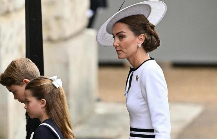 Bei der Parade für König Charles kehrt Prinzessin Kate in voller Farbenpracht zum Publikum zurück. Die Live-Übertragung