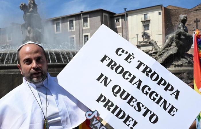 Roma Pride live, 50.000 auf der Straße für die Polizei. Die jüdische Queer-Community fehlt. Silhouette des Papstes: „Zu viel Schwuchtel hier“. Schlein: „Italien schlimmer als Ungarn“