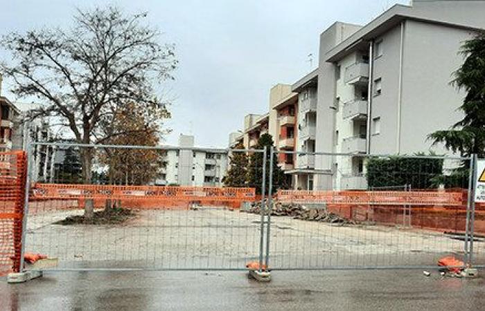 Altamura – Piazzale Italia – Die Arbeiten wurden ab Oktober 2023 ohne Mitteilung an die Bewohner eingestellt