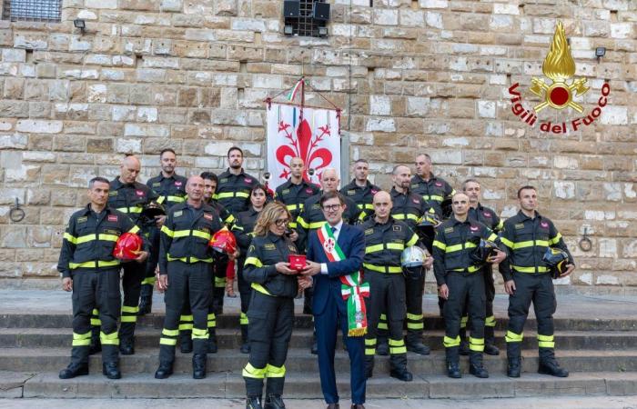 Von den Feuerwehrleuten, die über Mariti in Drusilla Foer eingegriffen haben: Die Goldenen Gulden wurden übergeben