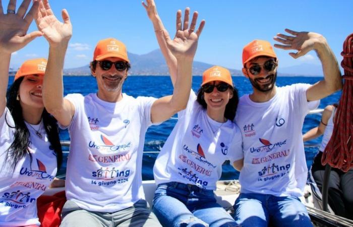 In Neapel ein Segelausflug für Hämatologiepatienten, organisiert von UnoUnoCinque und AIL und unterstützt von Generali