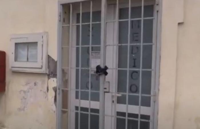Fiumicino, Ausflug in das Dorf, in dem die einzige Arztpraxis seit Jahren geschlossen ist (VIDEO)