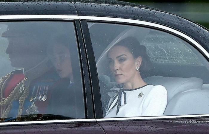 Trooping the Color 2024, Kate in einer Kutsche mit ihren weiß gekleideten Kindern, dann wird sie vom Balkon aus blicken: live