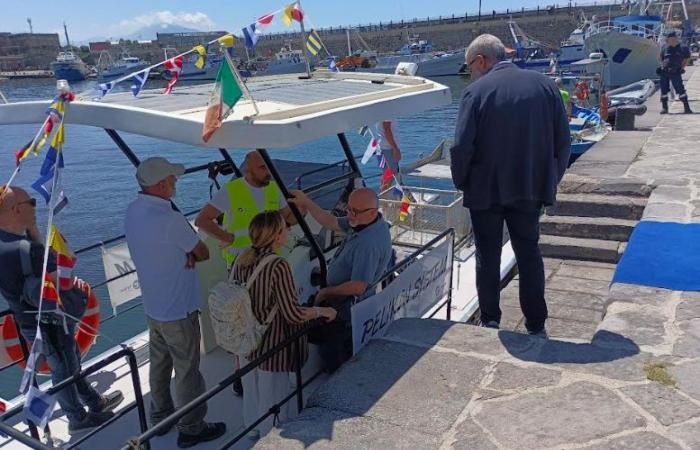 Die Küste der Goldenen Meile arbeitet zusammen und konzentriert sich auf die Blaue Wirtschaft: Die erste Seekehrmaschine wurde in Portici „zu Wasser gelassen“.