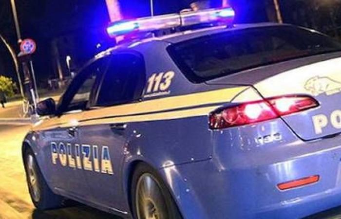 Mit dem gefälschten Carabiniere-Betrug stehlen sie älteren Menschen Gold und Geld: 2 junge Menschen aus Kampanien werden in Cagliari festgenommen