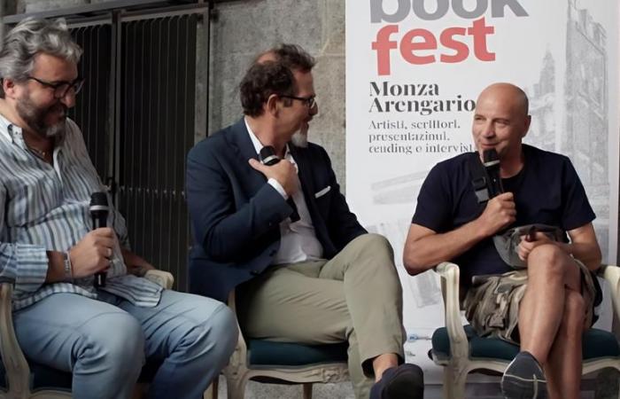 Kehren Sie zum Arengario Monza Book Fest zurück. Literaturmarathon unter den Arkaden
