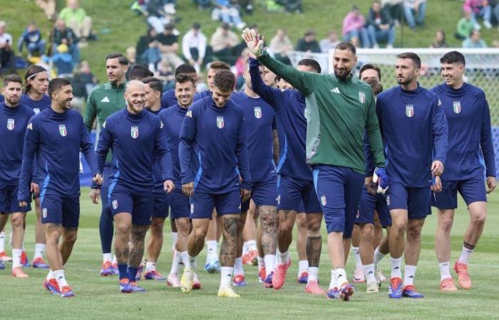 Was passiert, wenn Italien gegen Albanien verliert oder unentschieden spielt, was ändert sich in der Gruppe bei der EM?