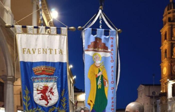 Große Party im Rione Nero: Die Botte geht zur Porta Ravegnana