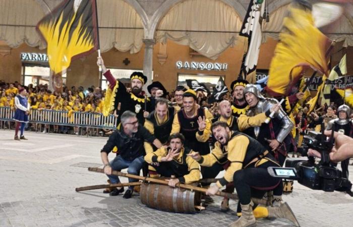 Große Party im Rione Nero: Die Botte geht zur Porta Ravegnana