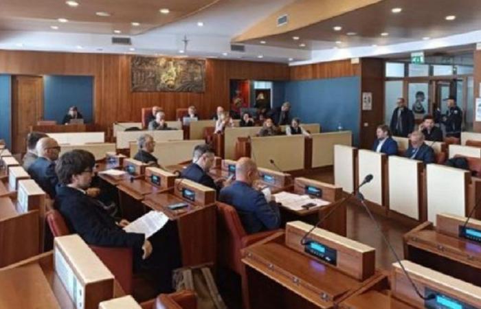 Ratsumbildung in der Gemeinde Caserta, nun „halten“ die Zentristen den Bürgermeister zurück