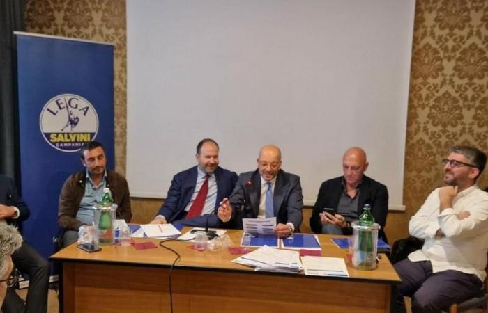 Die Liga ruft nach den Festnahmen in der Gemeinde Caserta zu Wahlen auf