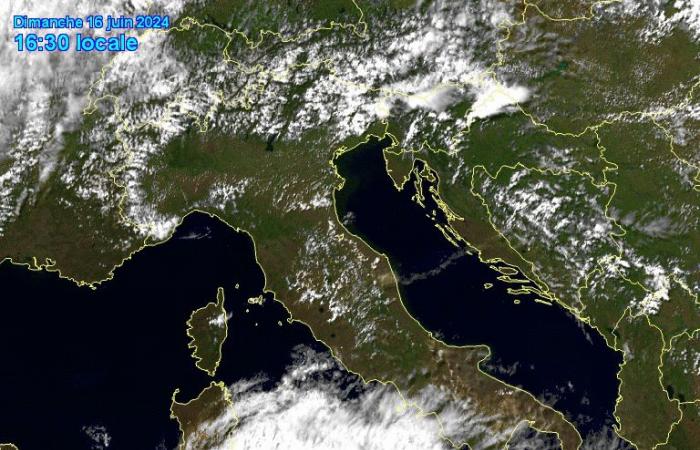 Schlechtes Wetter, spektakulärer Wirbelsturm zwischen Sardinien und Sizilien