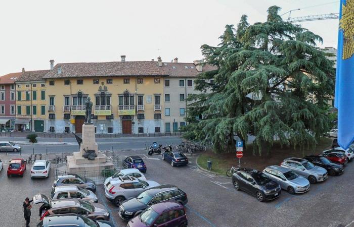 Udine, das Projekt Piazza Garibaldi ändert sich: Es bleiben einige Parkplätze übrig