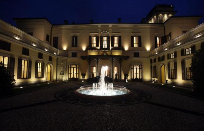 Die Verwaltungskosten sind zu hoch, das Budget ist rot: Berlusconis Kinder können die Villa, in der ihr Vater Putin gesehen und Fascina (so getan) geheiratet hat, nicht verkaufen