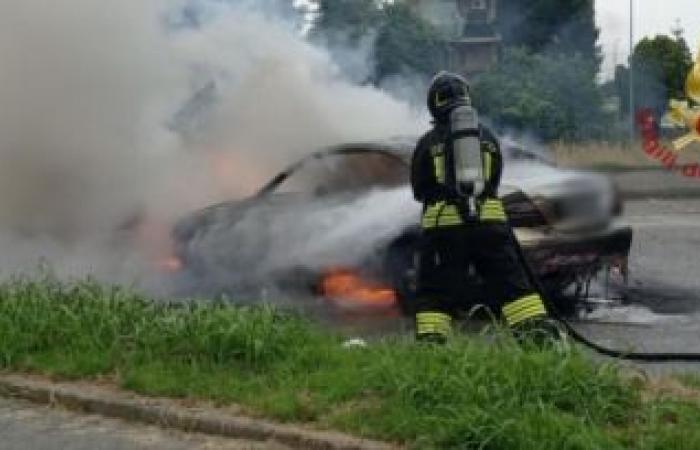 Galliate: Feuerwehrleute im Einsatz bei einem Brand, einem Unfall und einem brennenden Auto
