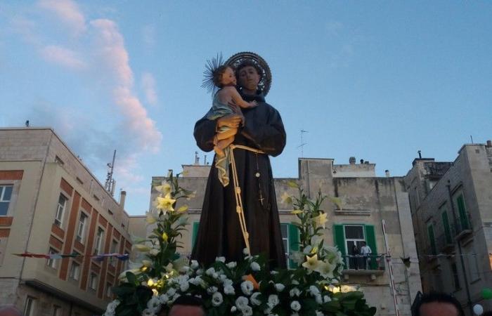 Giovinazzo feiert den Heiligen Antonius von Padua: der Ablauf der Prozession