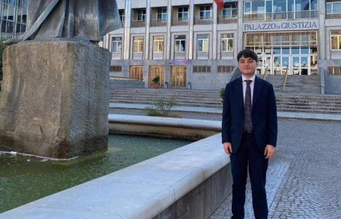 Der jüngste Anwalt Italiens, Nicola Vernola: „Porto Bari und die Verfassung im Herzen“