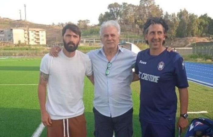 Matteo Valentino Colucci, ehemaliger Crotone in der Serie C, wahrscheinlicher Mitarbeiter für den Jugendbereich des Teams von Präsident Gianni Vrenna