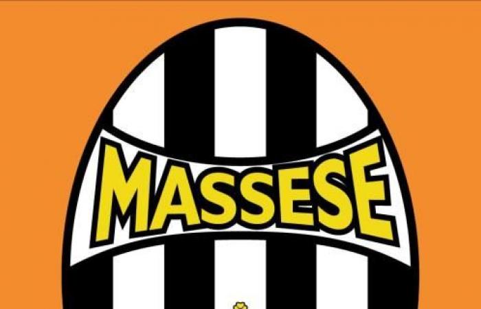 Der Bürgermeister von Massa feiert Carrarese in der Serie B. Starkes Banner der Juventus-Ultras