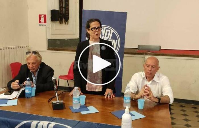 Erica Martini gründet den Verein „Sanremo Indipendenti“ und überlegt, ob und auf wen sie sich in der Stichwahl stellen soll