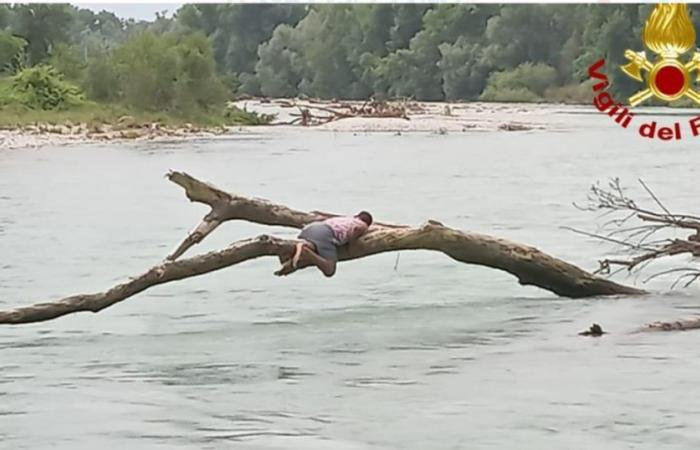 Eine weitere Tragödie naht den Flüssen: 35-Jähriger steckt im Fluss Brenta fest und wird vom Feuerwehrhubschrauber gerettet