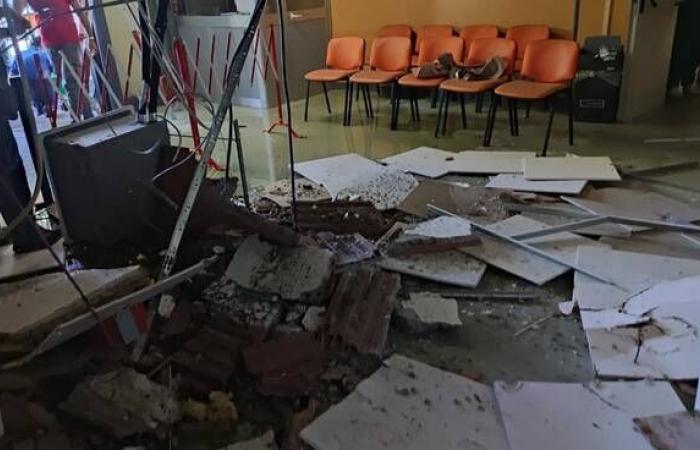 Beinahe-Tragödie auf Ischia. Kollabiert gegen die Decke am Eingang des Rizzoli-Krankenhauses